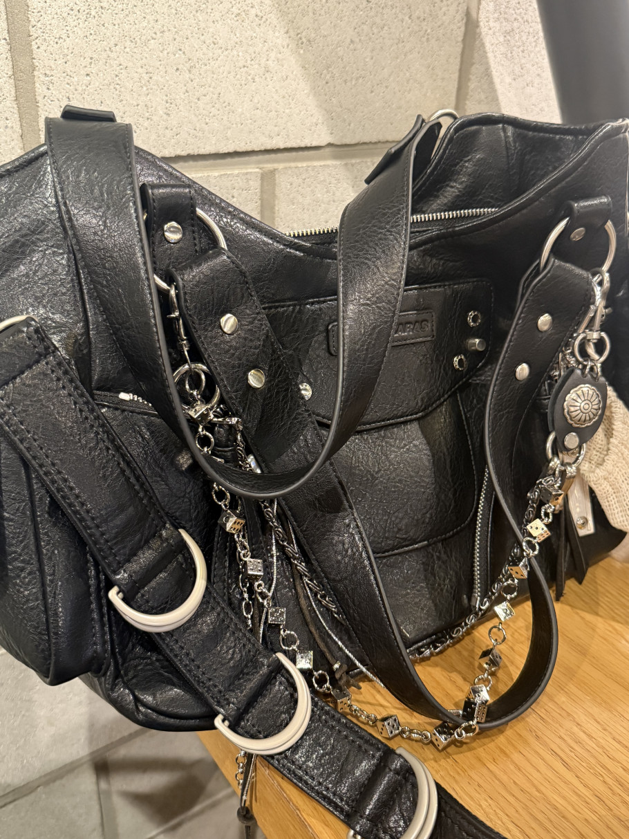 이우마카라스 Studded Leather Shoulder Bag (Black) 리뷰 이미지