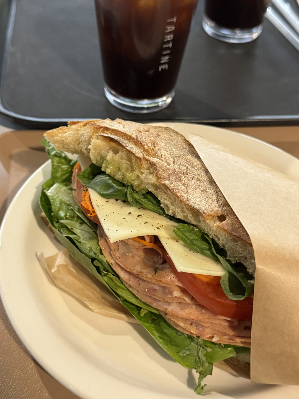 타르틴베이커리 바질 살라미 꼬또 샌드위치 리뷰 이미지