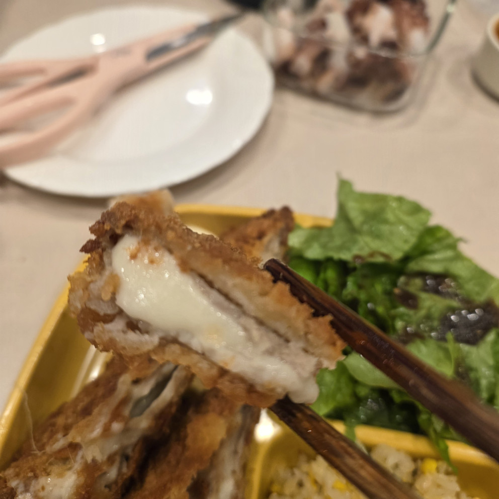 고메 모짜렐라 돈카츠 리뷰 이미지