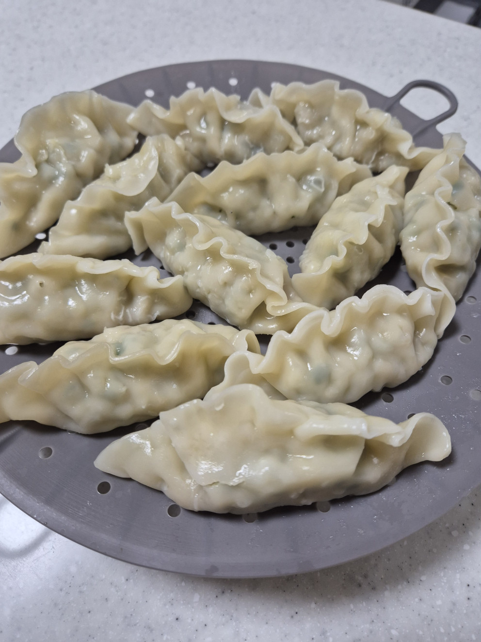 비비고 왕교자 만두 대용량 1.05kg 리뷰 이미지