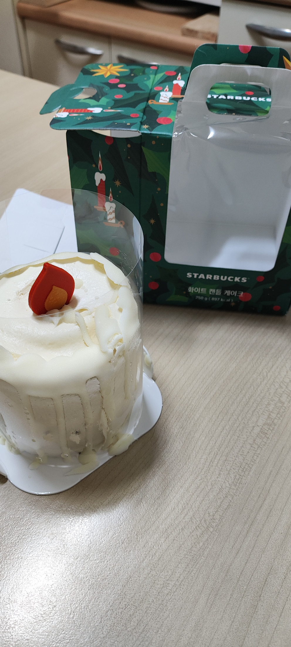 스타벅스 화이트 캔들 케이크 리뷰 이미지