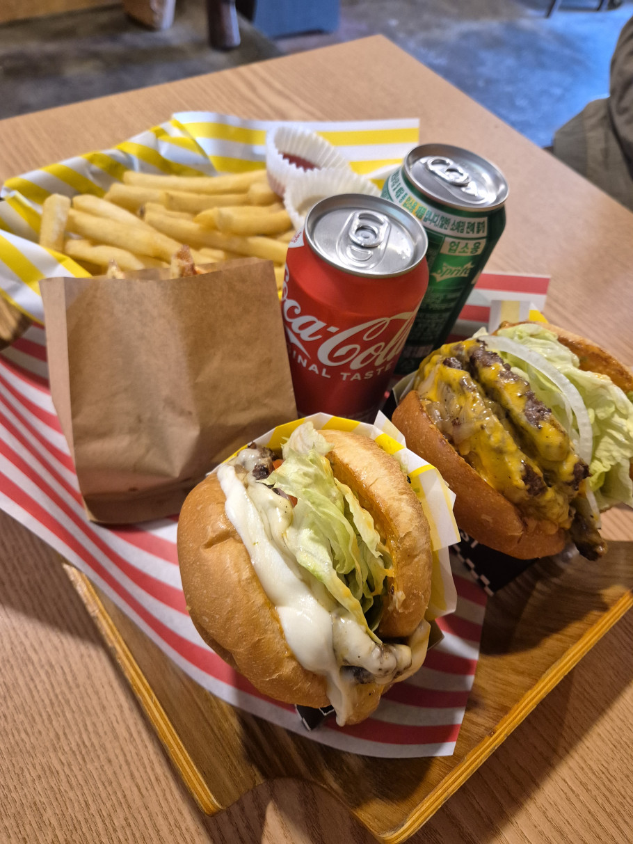 초가삼간 보스턴수제버거 리뷰 이미지