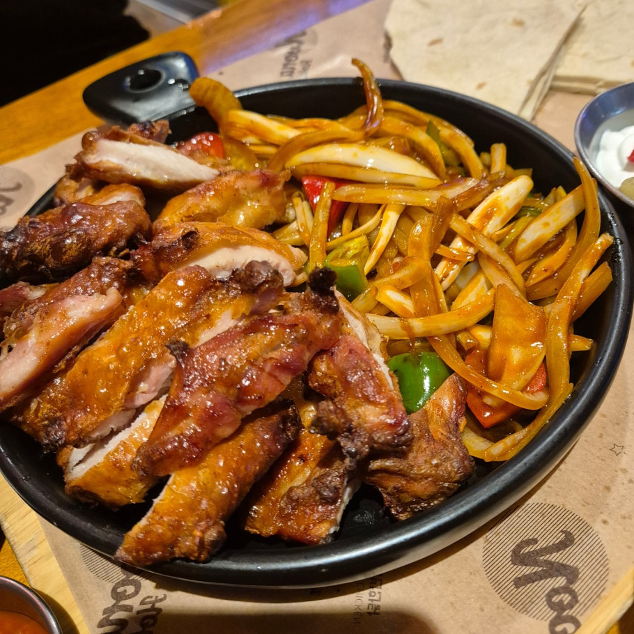 누구나홀딱반한닭 홍대점 리뷰 썸네일 이미지