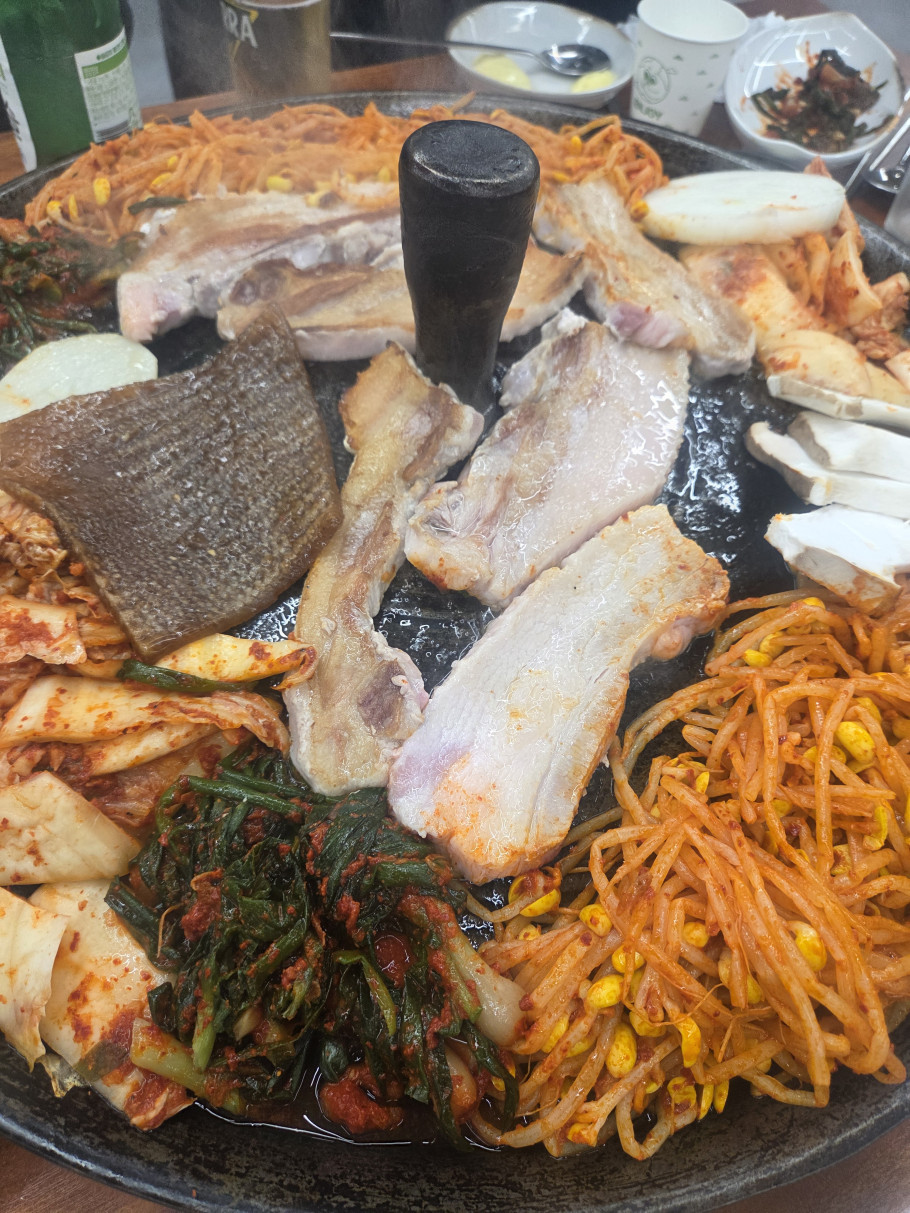 싹쓰리솥뚜껑 생김치삼겹살 리뷰 이미지